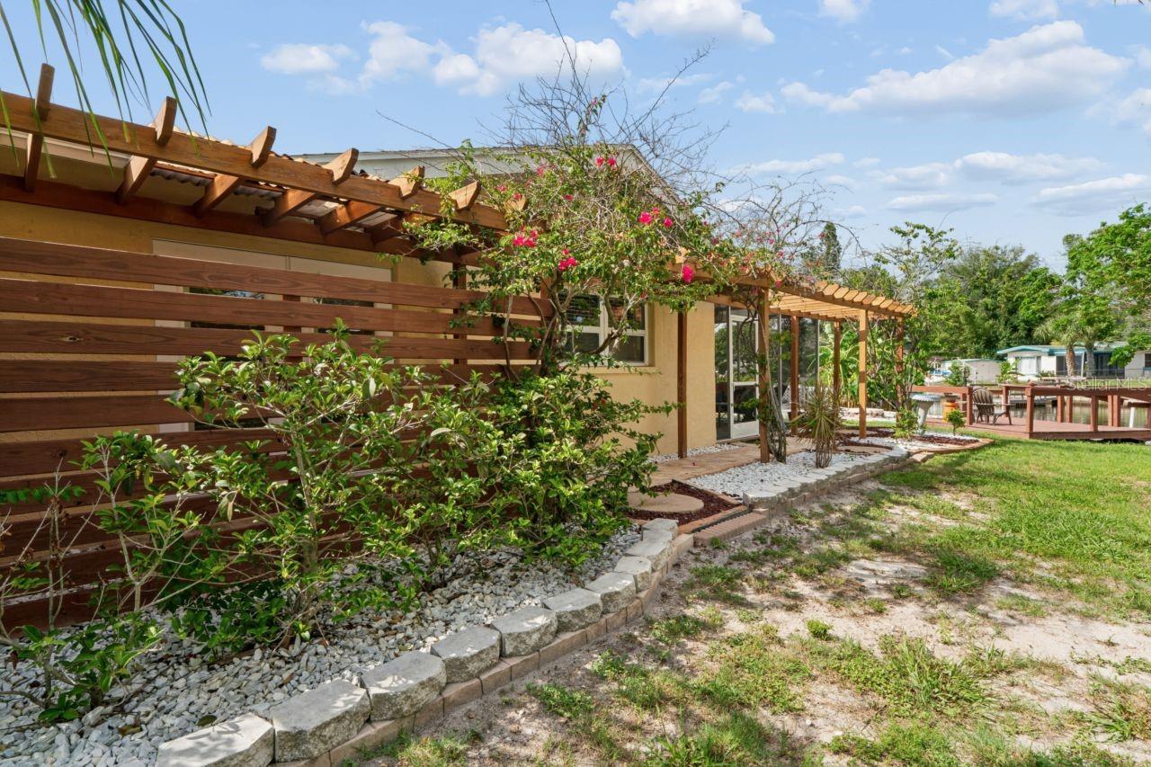 TROPIC SHORES - Residential