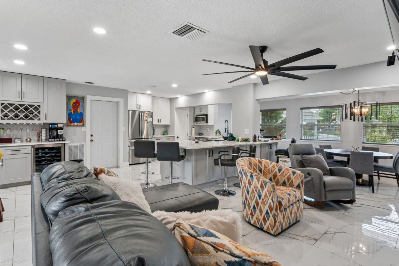 TROPIC SHORES - Residential