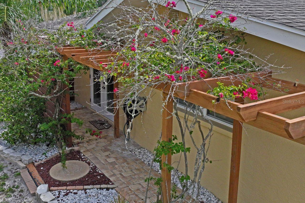TROPIC SHORES - Residential
