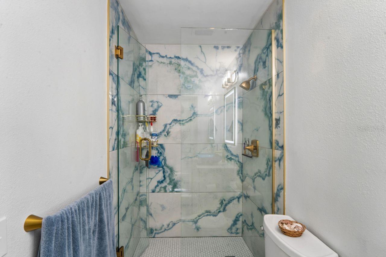 TROPIC SHORES - Residential