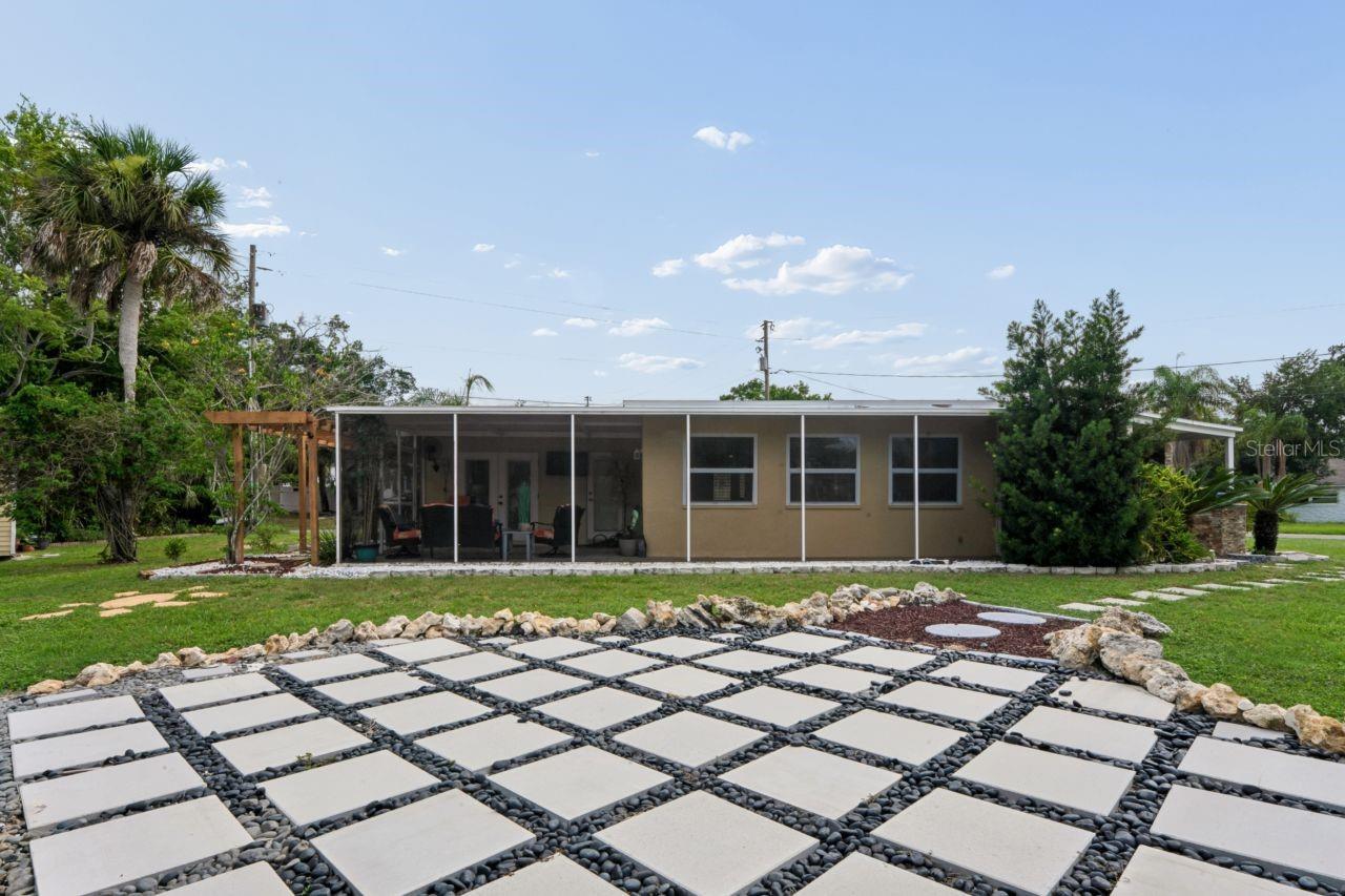 TROPIC SHORES - Residential
