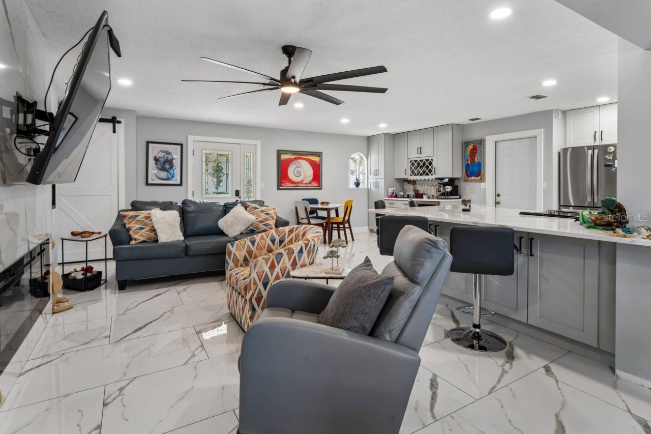 TROPIC SHORES - Residential