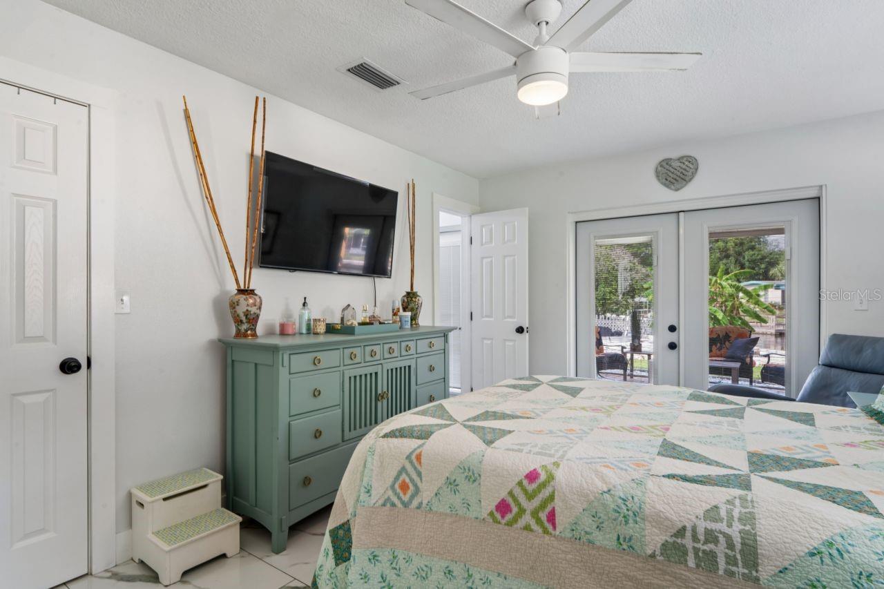 TROPIC SHORES - Residential