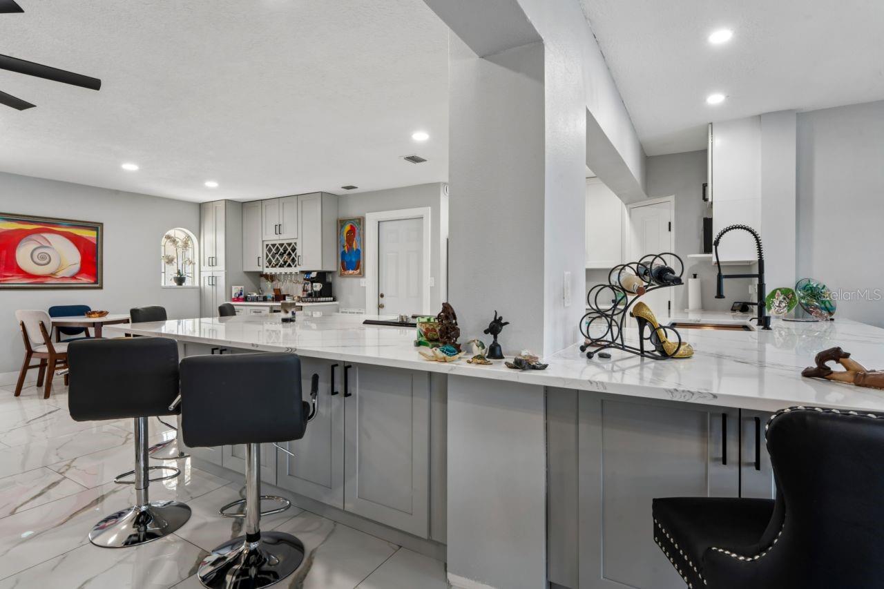 TROPIC SHORES - Residential