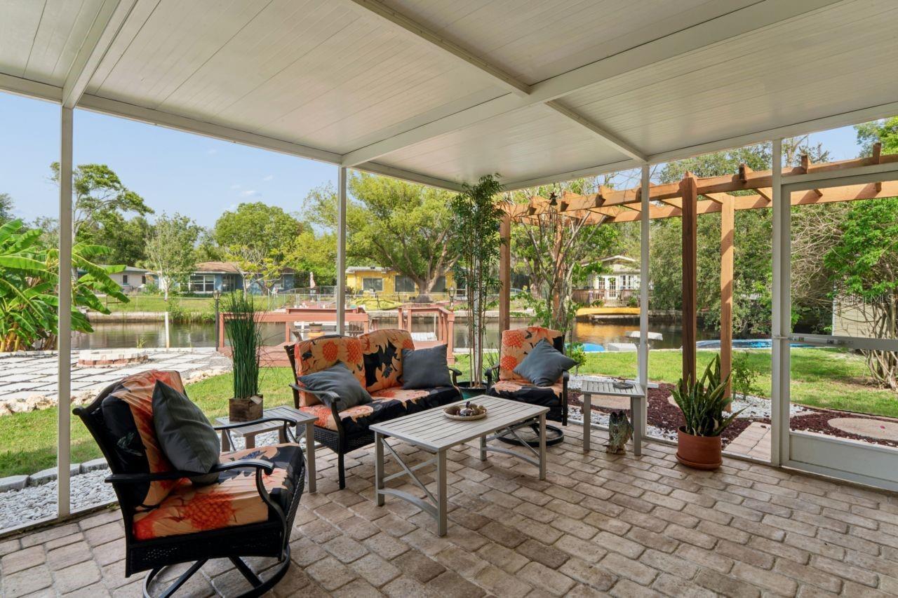 TROPIC SHORES - Residential