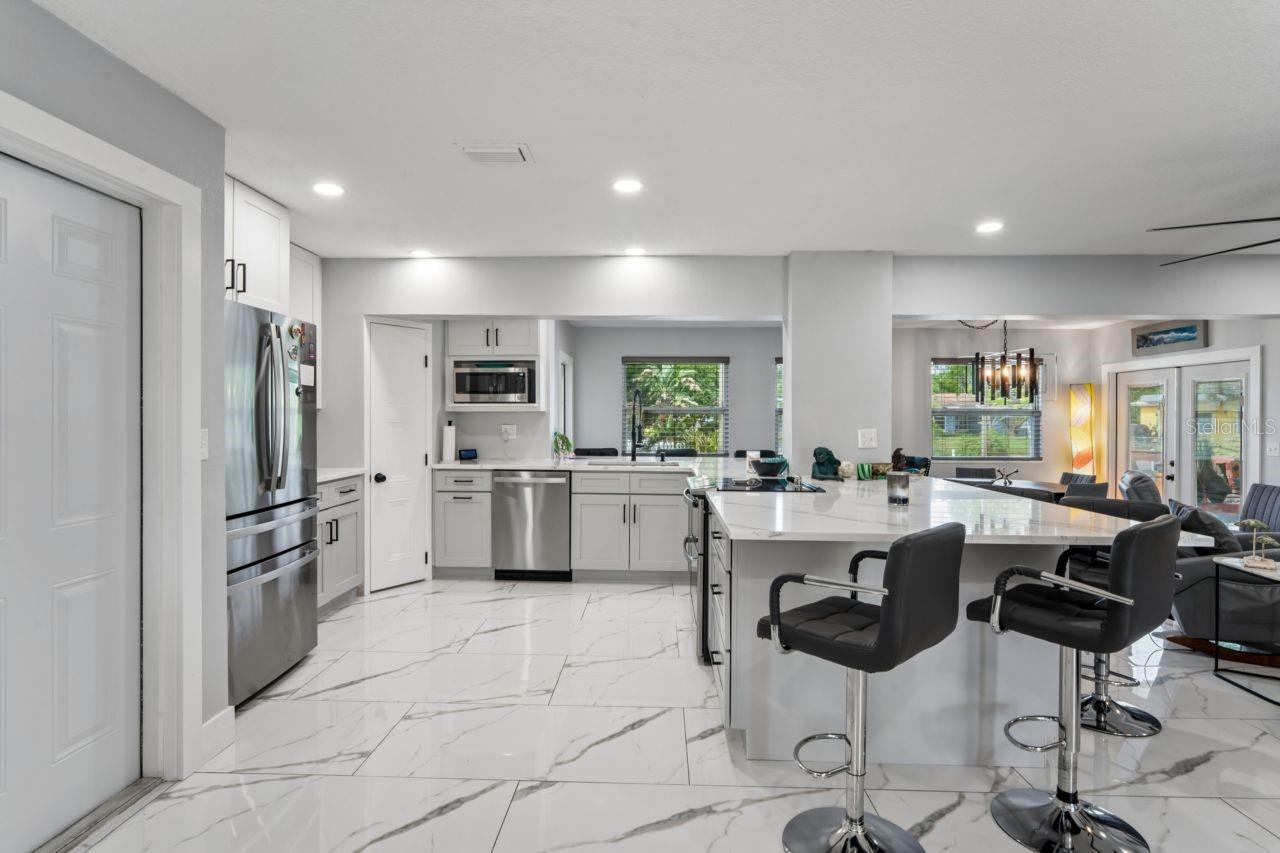 TROPIC SHORES - Residential