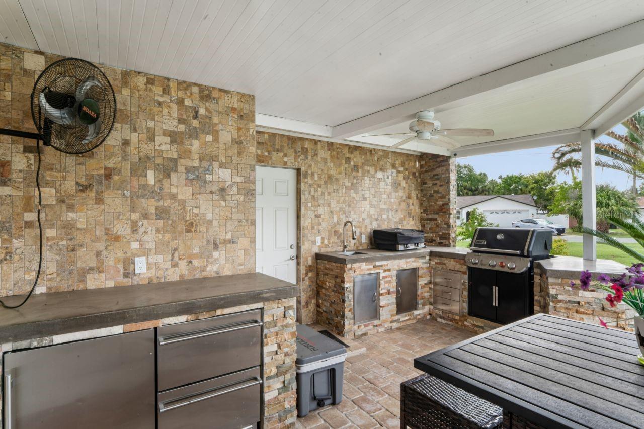 TROPIC SHORES - Residential
