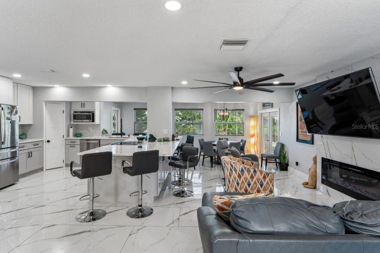 TROPIC SHORES - Residential