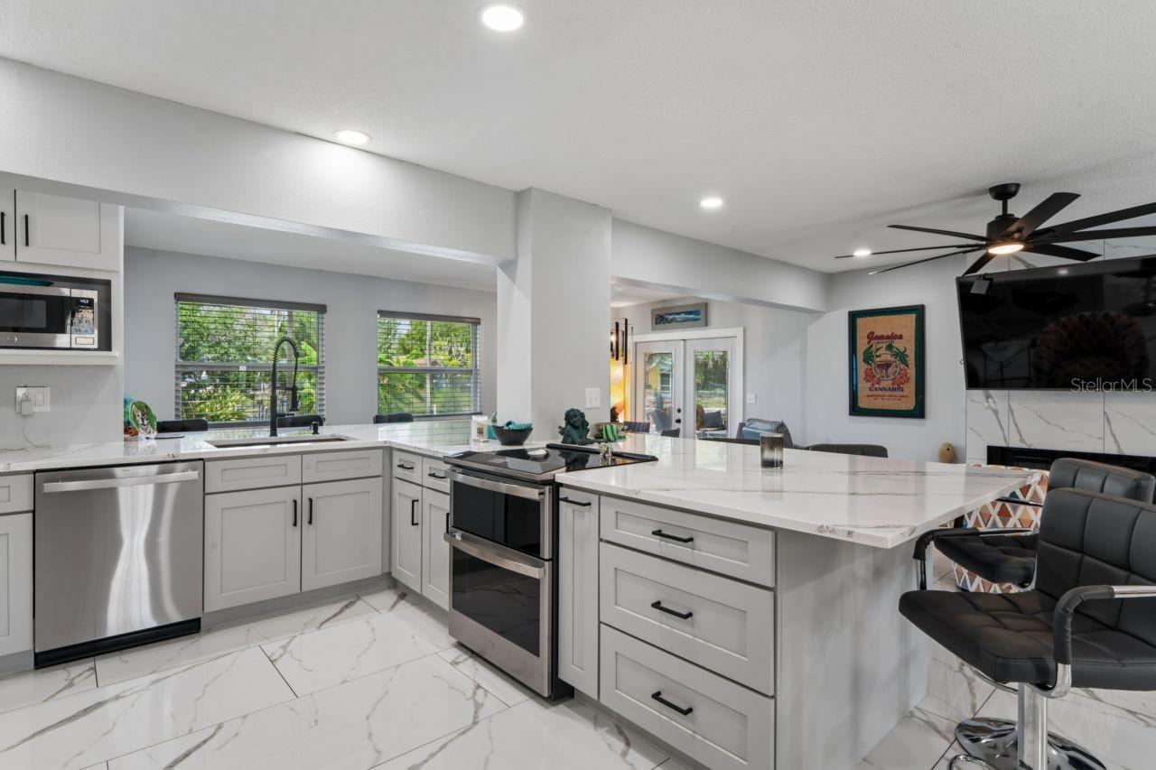 TROPIC SHORES - Residential