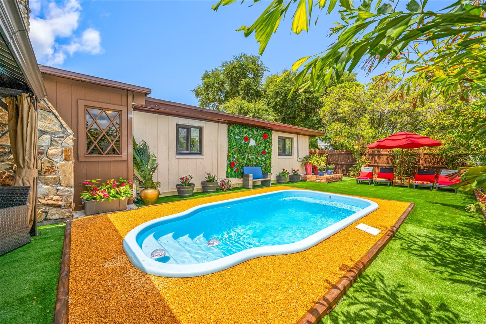 HAMPSHIRE ACRES - Residential
