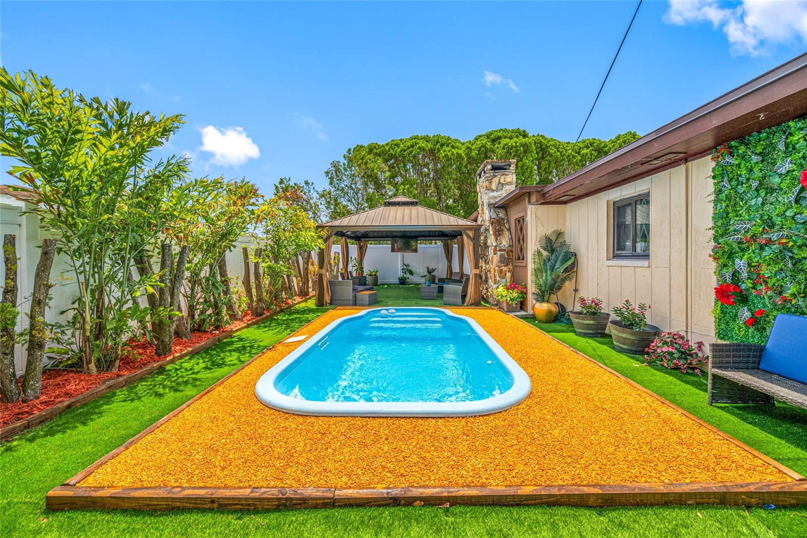 HAMPSHIRE ACRES - Residential