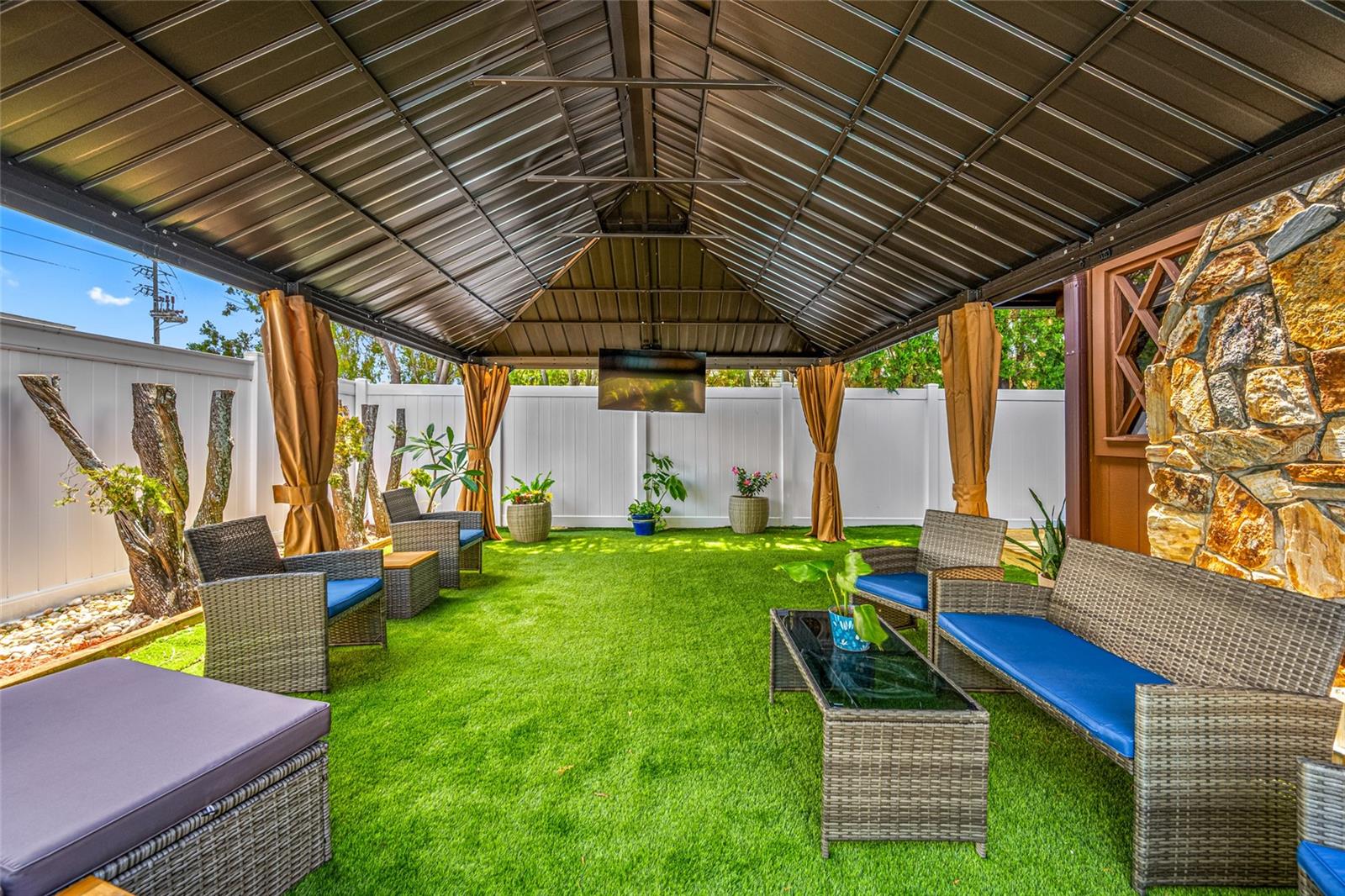 HAMPSHIRE ACRES - Residential