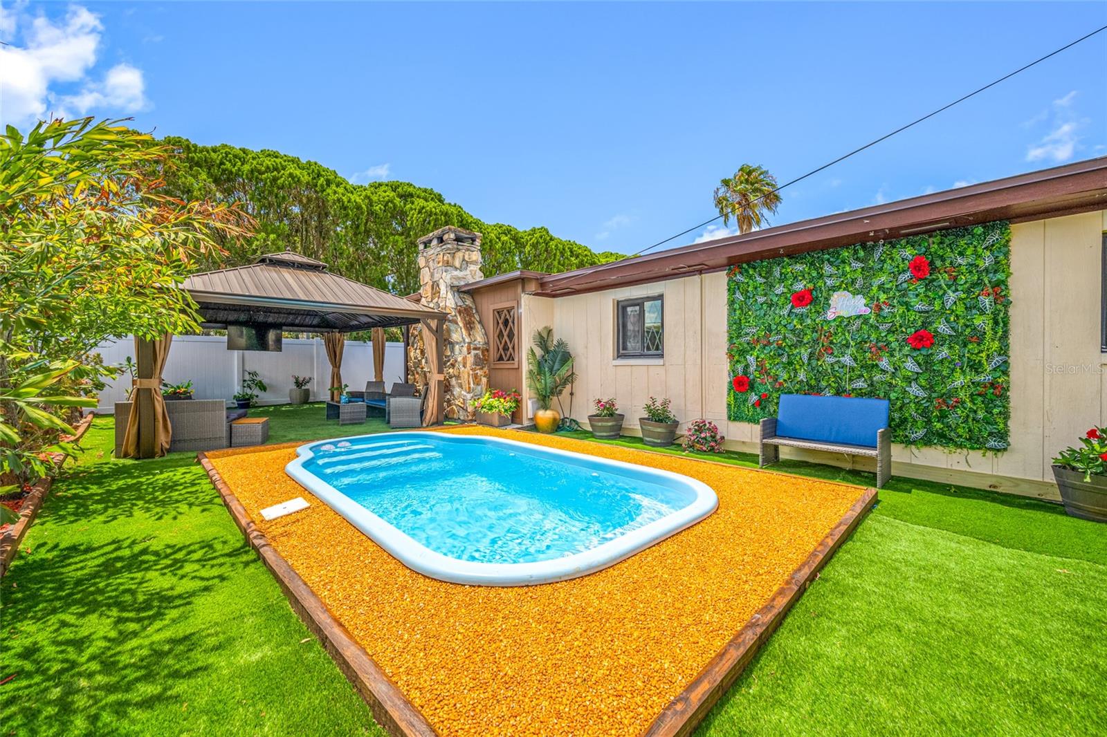 HAMPSHIRE ACRES - Residential