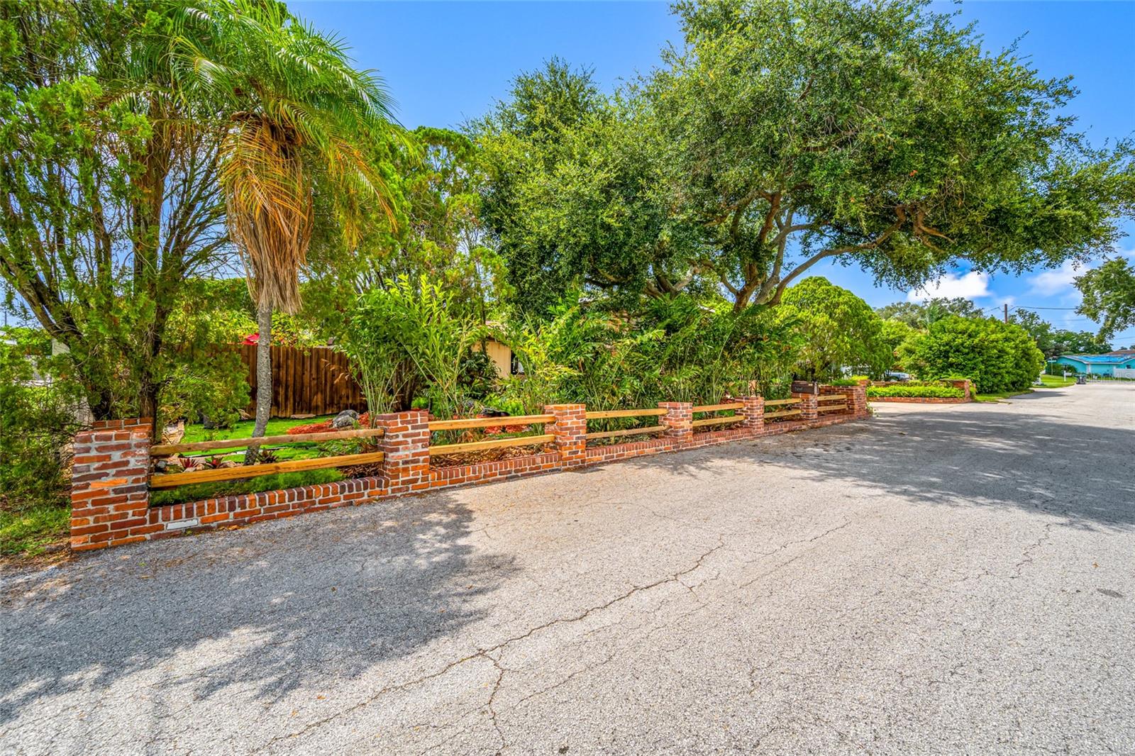 HAMPSHIRE ACRES - Residential