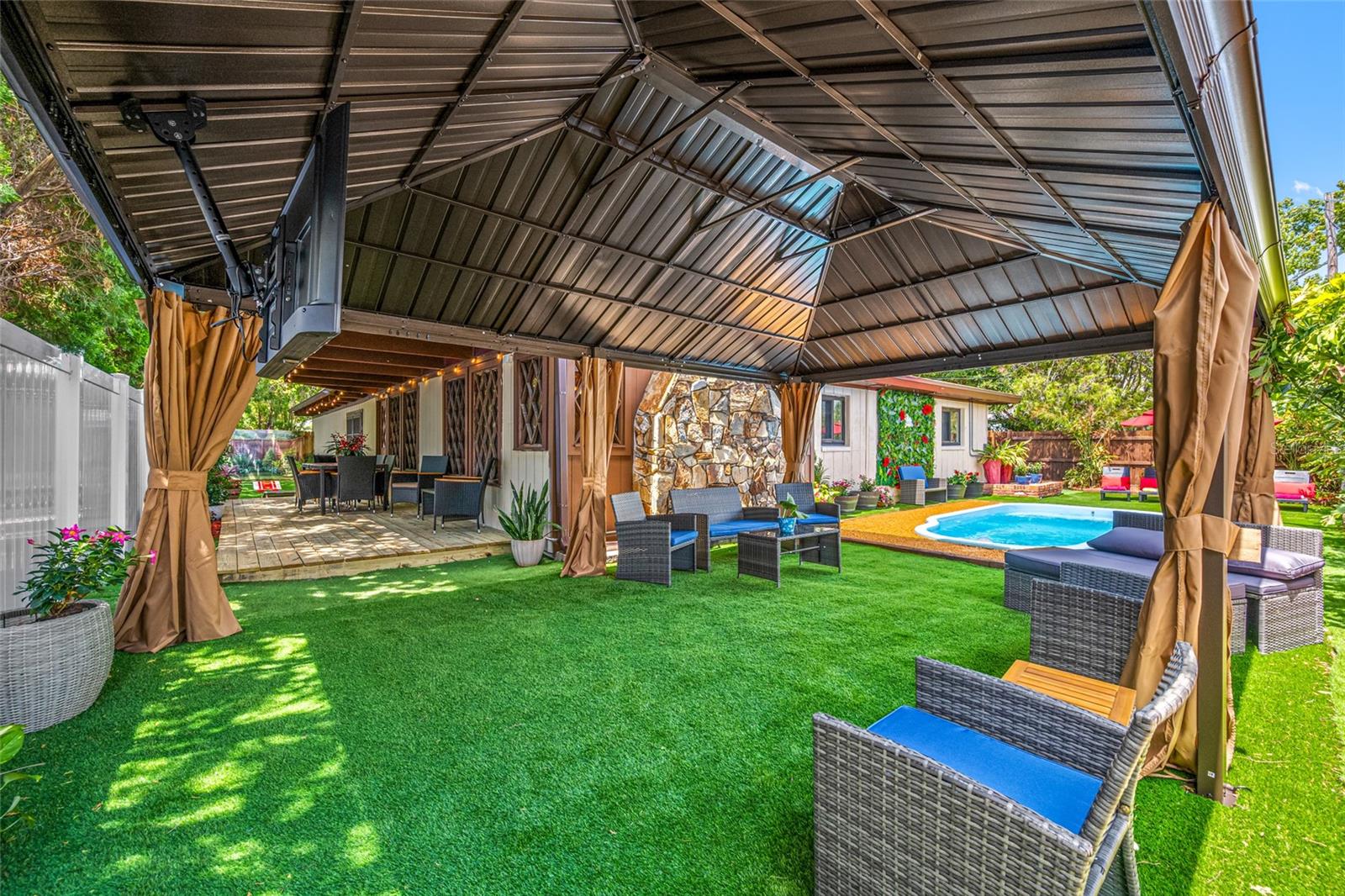 HAMPSHIRE ACRES - Residential