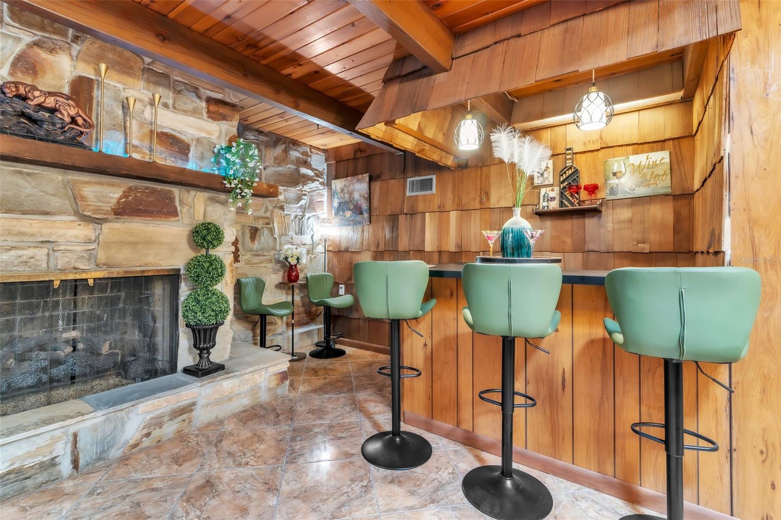 HAMPSHIRE ACRES - Residential