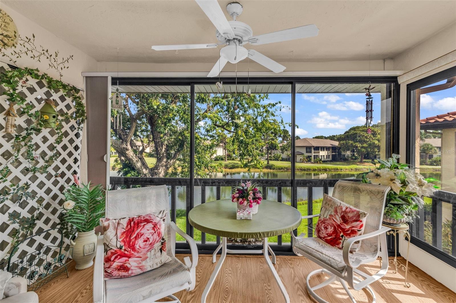 VILLAGE LAKE - Residential