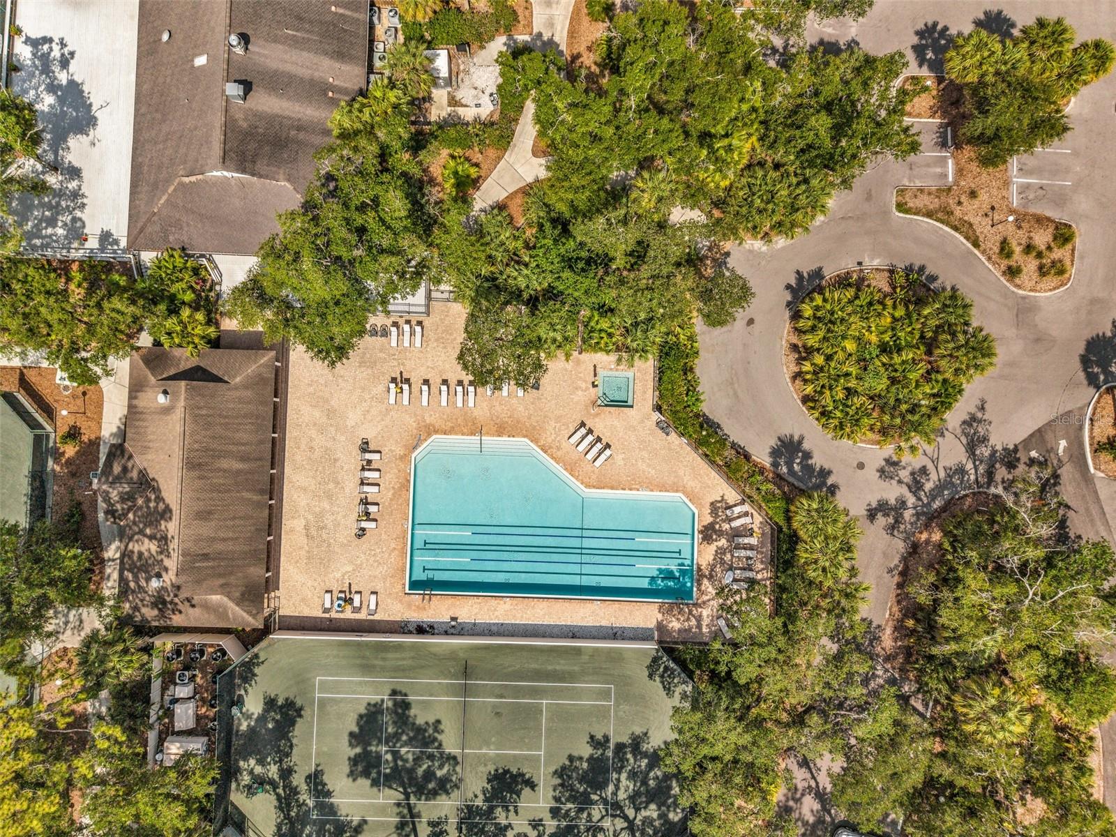VILLAGE LAKE - Residential