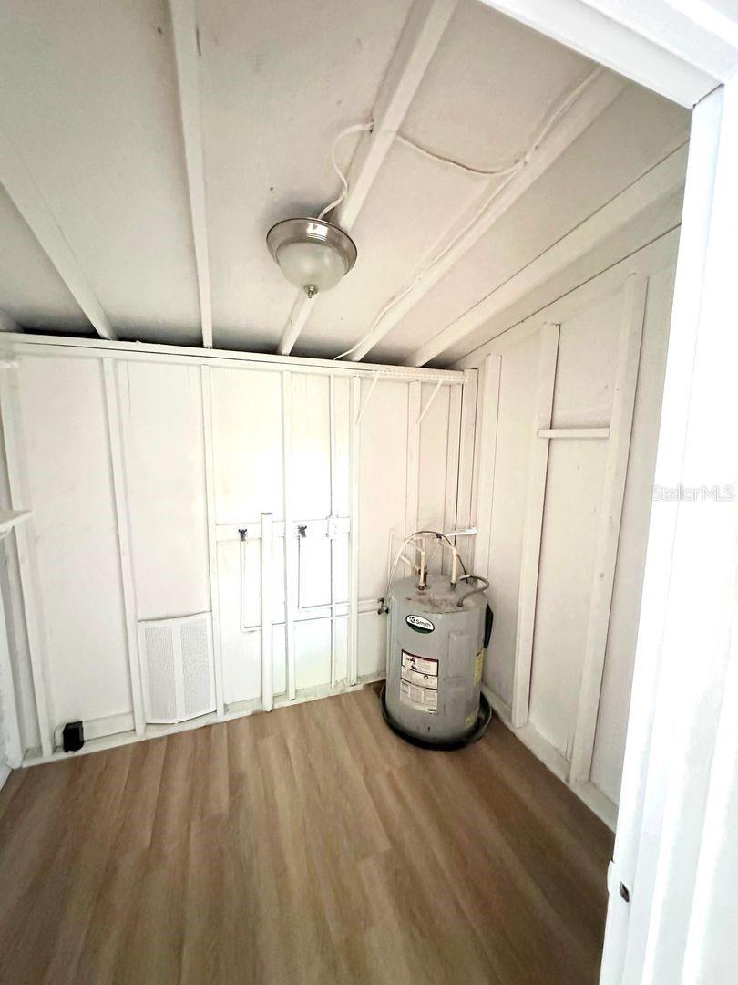 PLAZA PARK - Residential Lease