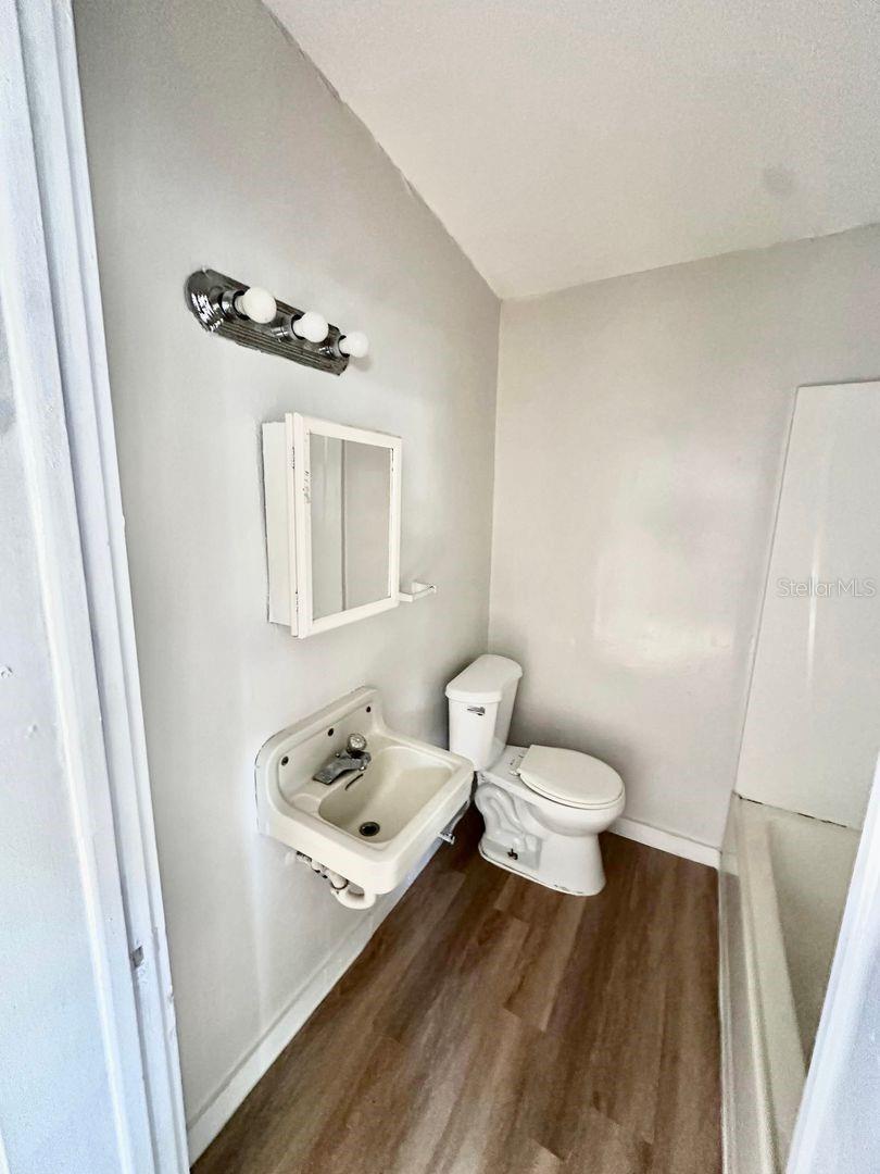 PLAZA PARK - Residential Lease