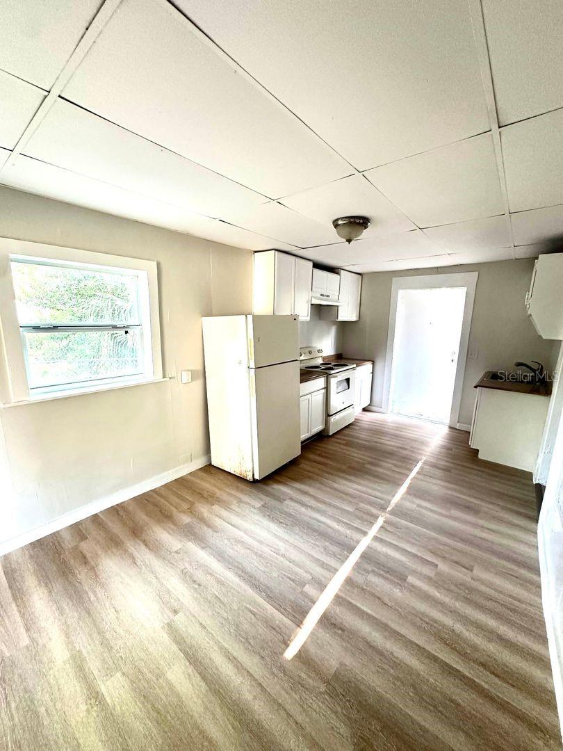 PLAZA PARK - Residential Lease