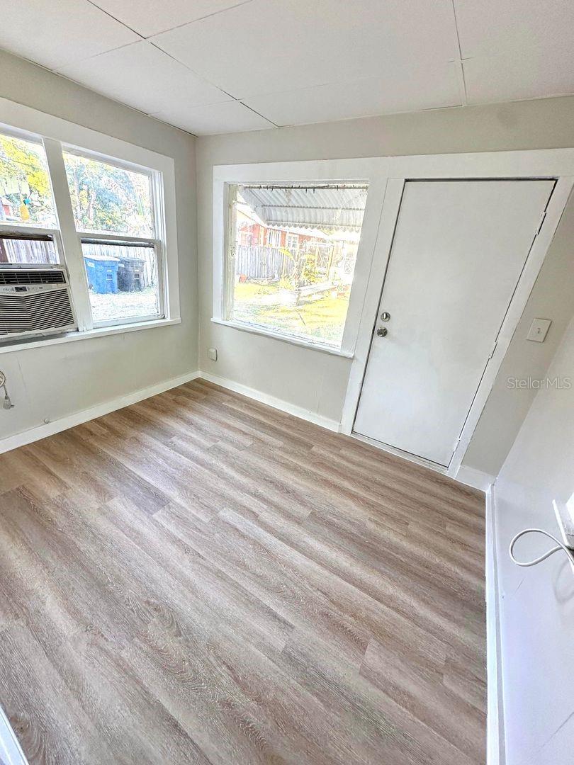 PLAZA PARK - Residential Lease