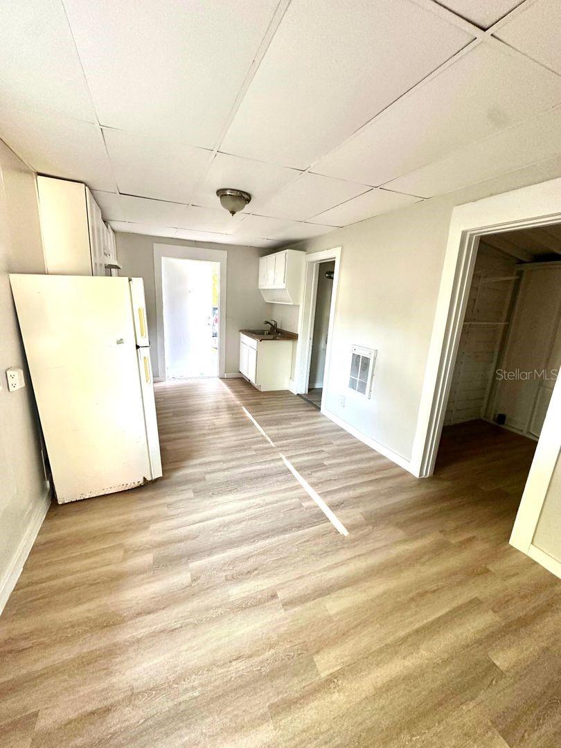 PLAZA PARK - Residential Lease