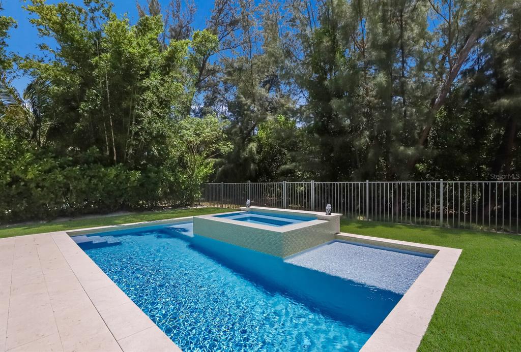 LONGBEACH ON LONGBOAT KEY - Residential