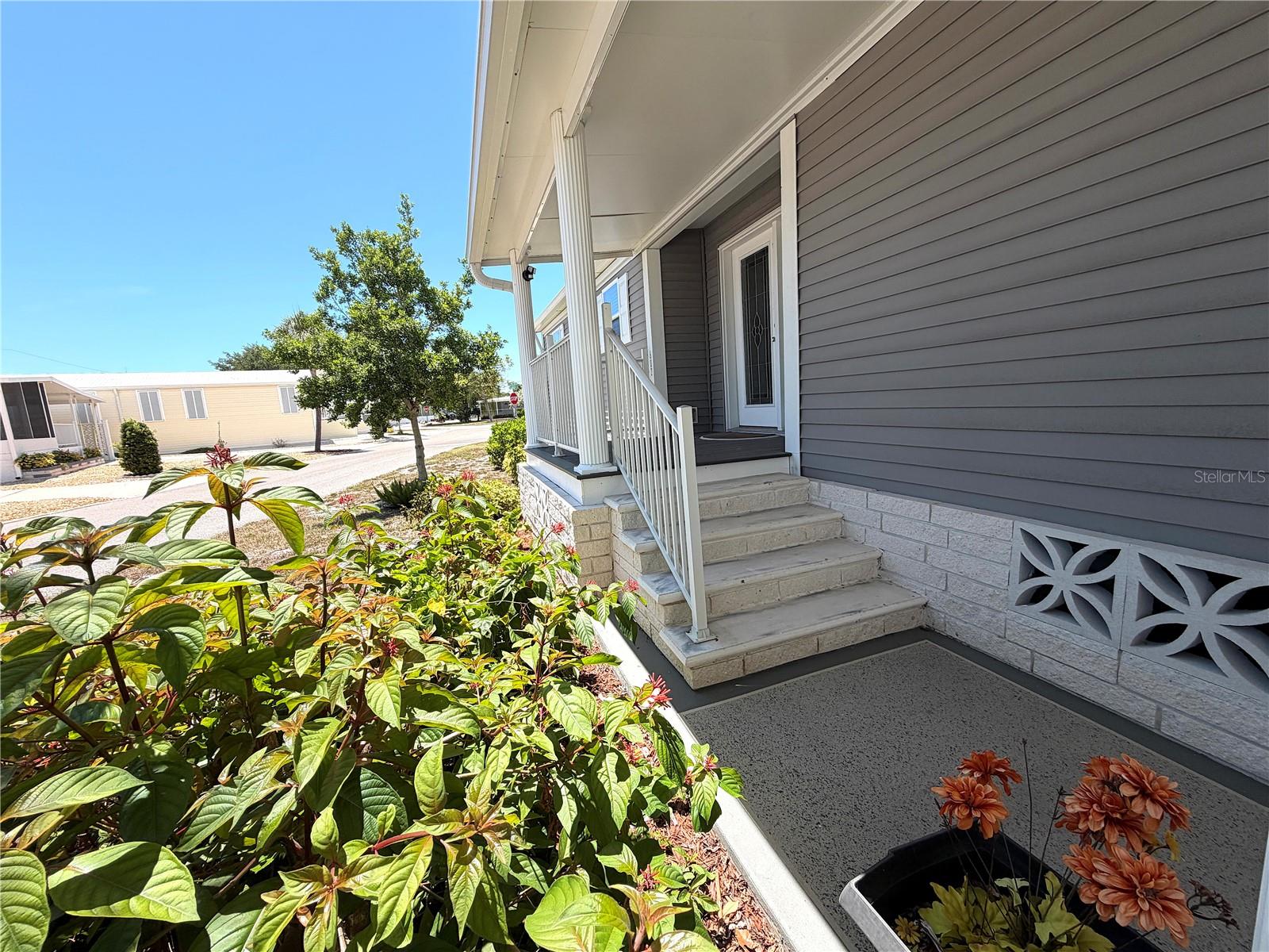 COUNTRY CLUB ESTATES - Residential