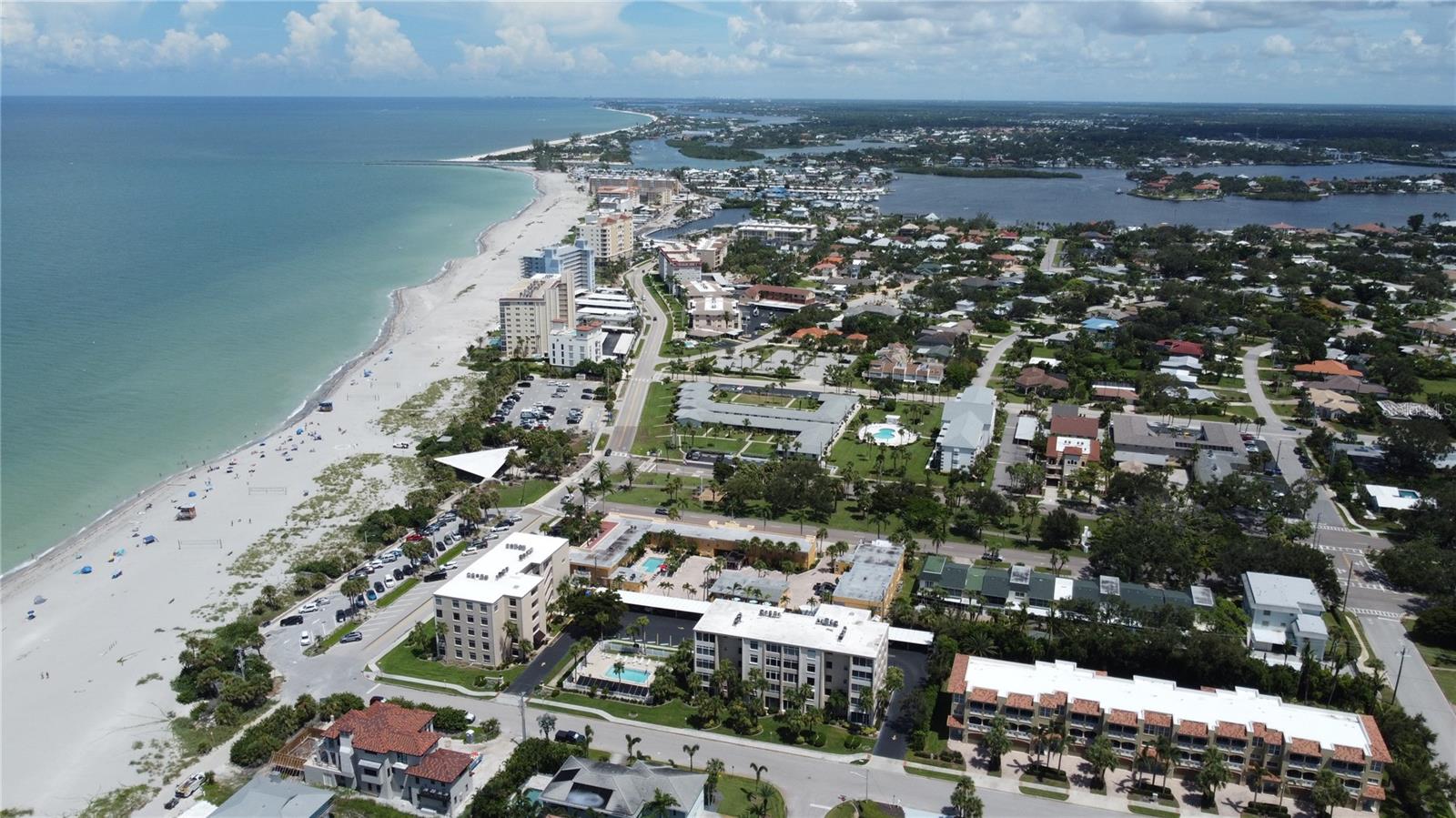 COUNTRY CLUB ESTATES - Residential