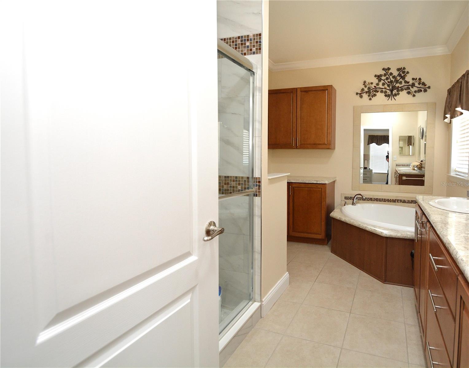 COUNTRY CLUB ESTATES - Residential