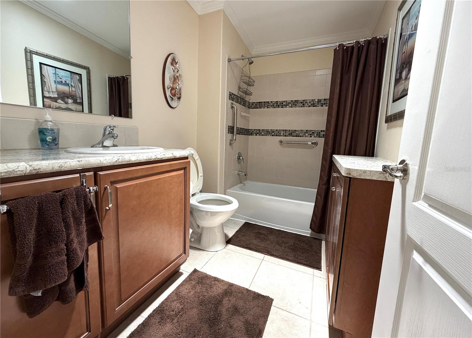 COUNTRY CLUB ESTATES - Residential