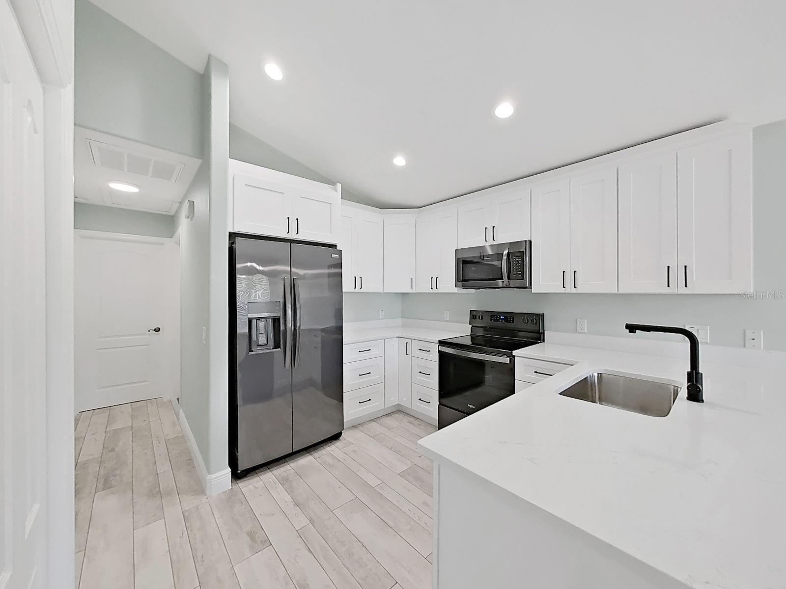 POINTE ALEXIS SOUTH - Residential