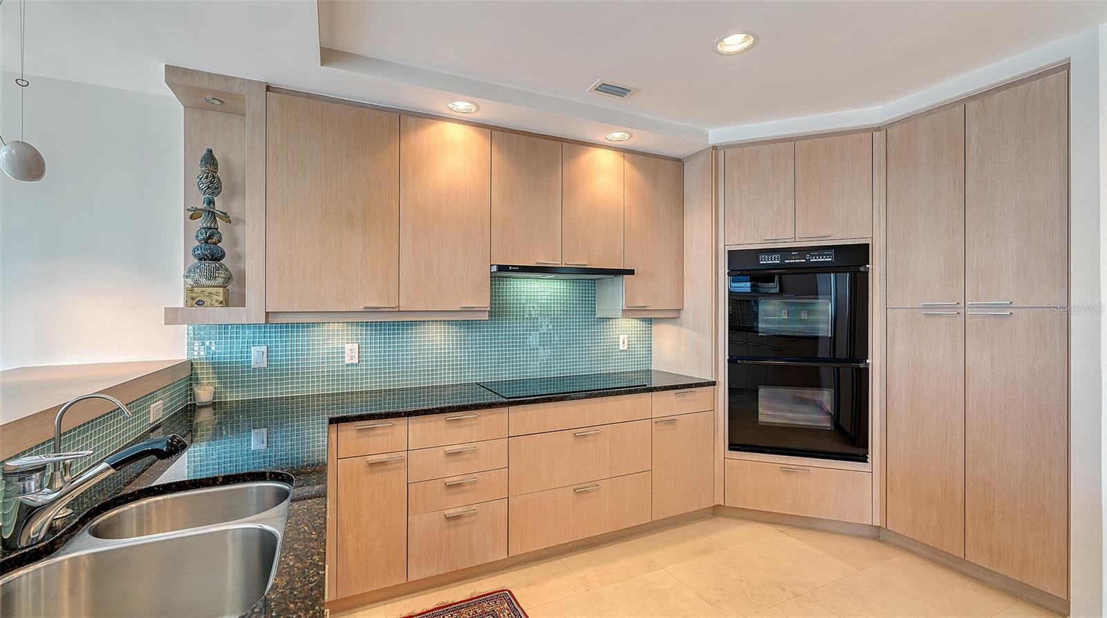 THE TOWER RESIDENCES - Residential