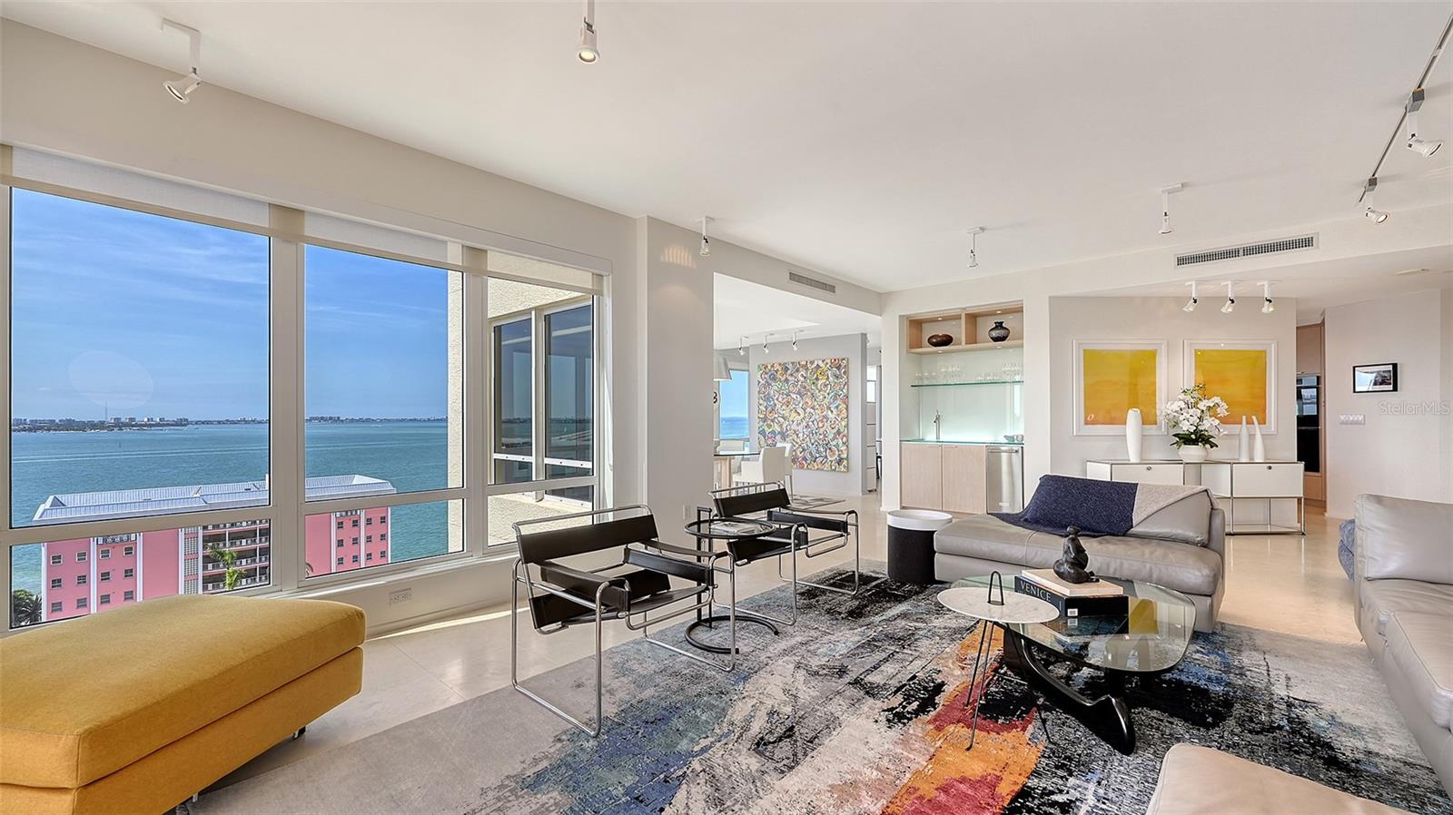 THE TOWER RESIDENCES - Residential