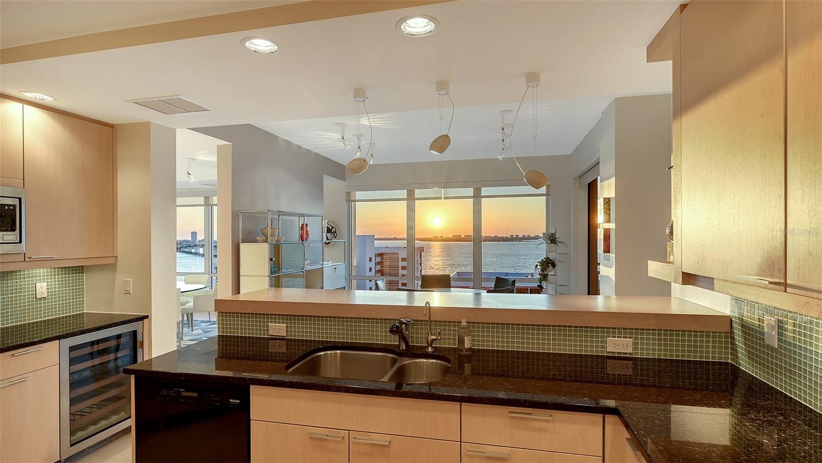 THE TOWER RESIDENCES - Residential