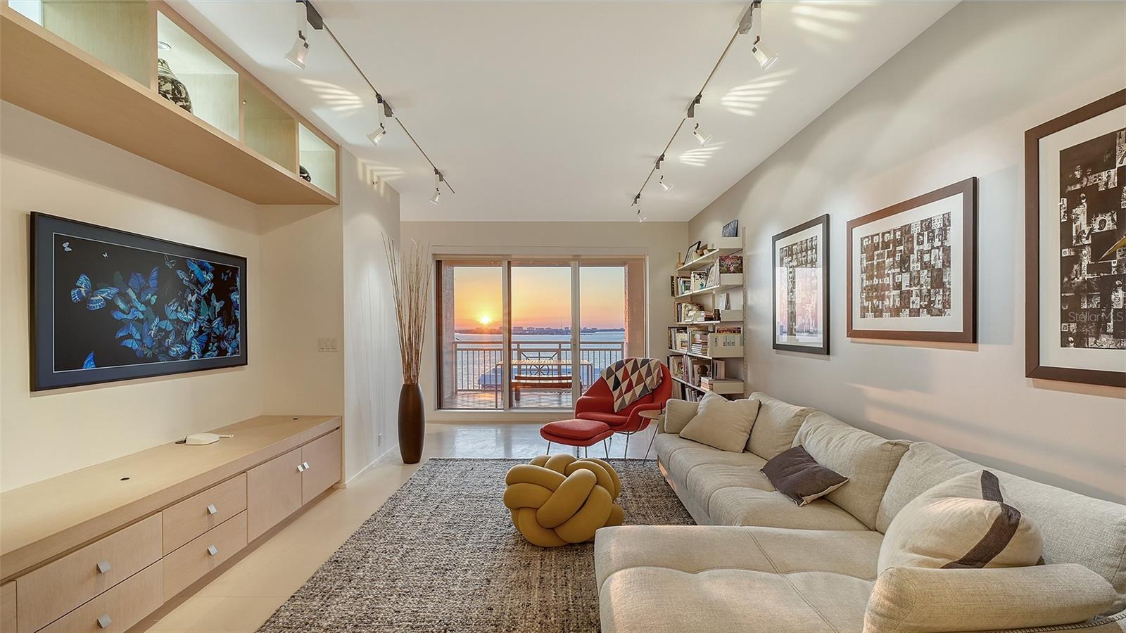 THE TOWER RESIDENCES - Residential
