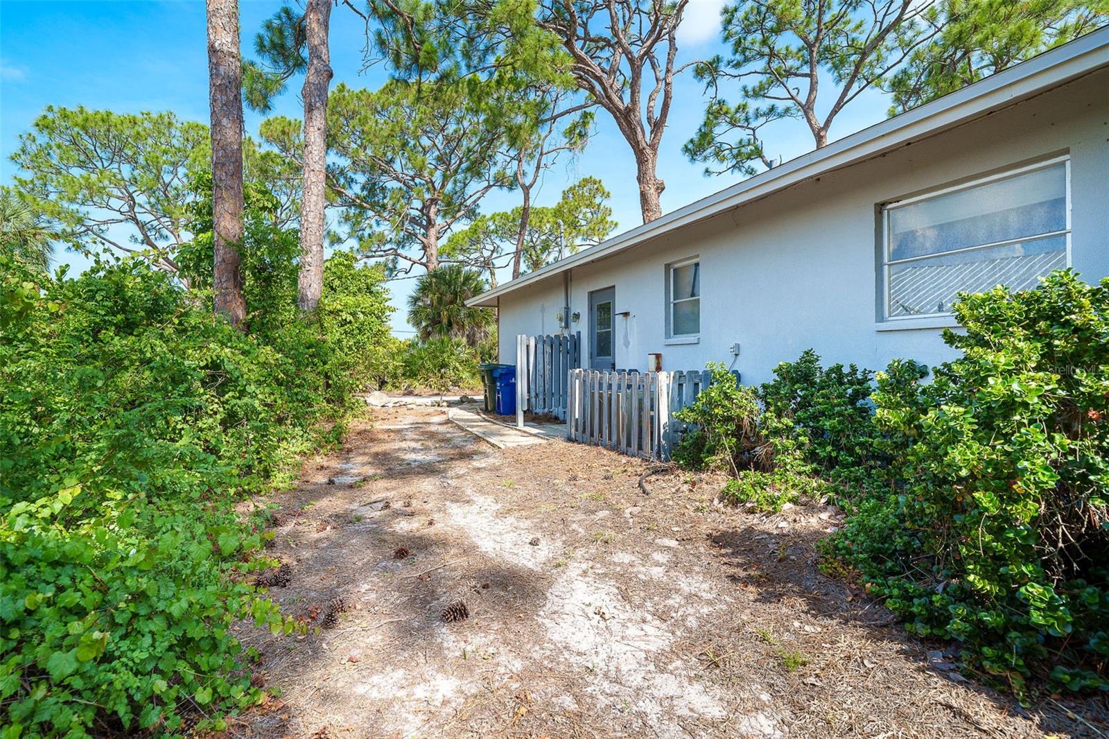 FLORIDA TROPICAL HOMESITES & LITTLE FARMS - Residential