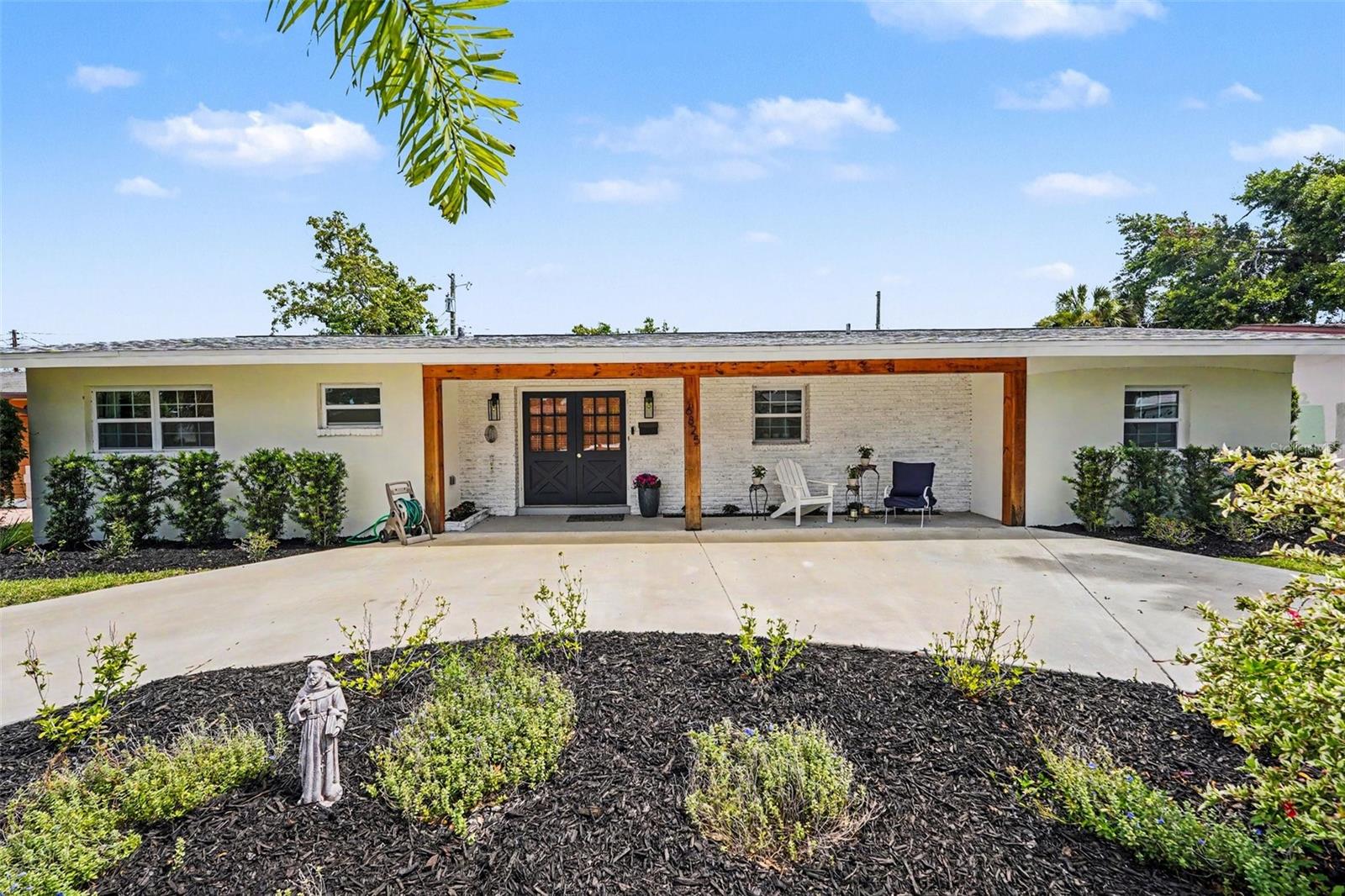 EAGLE MANOR - Residential