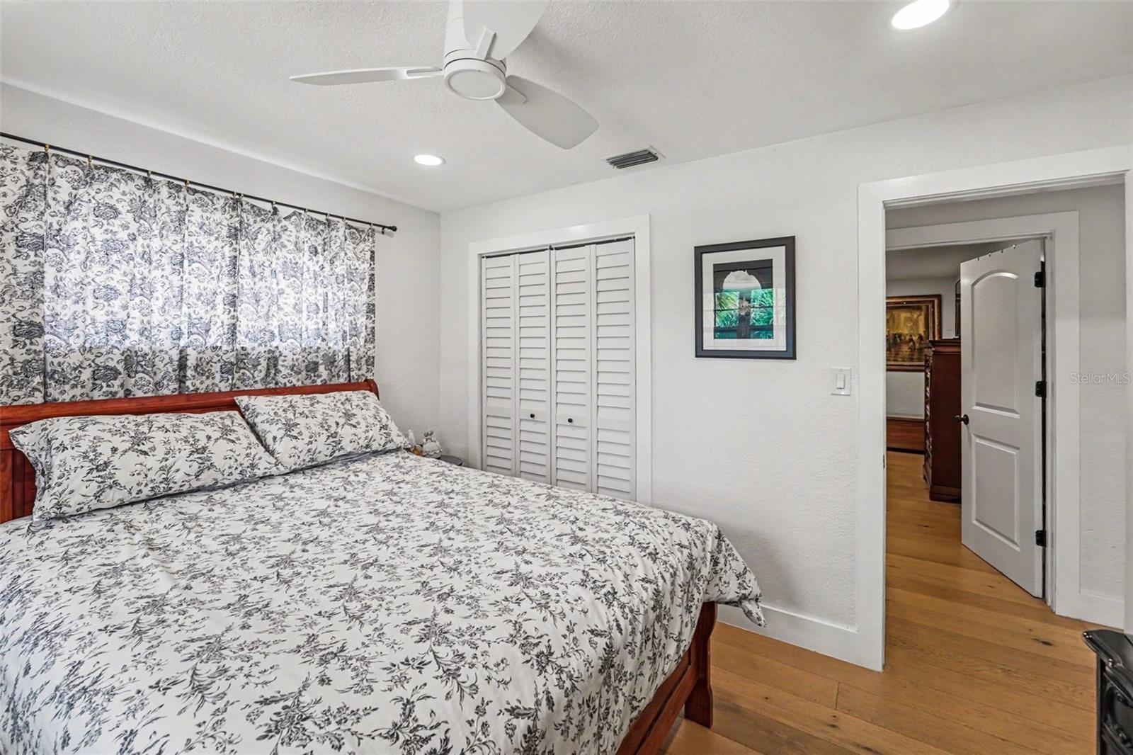 EAGLE MANOR - Residential