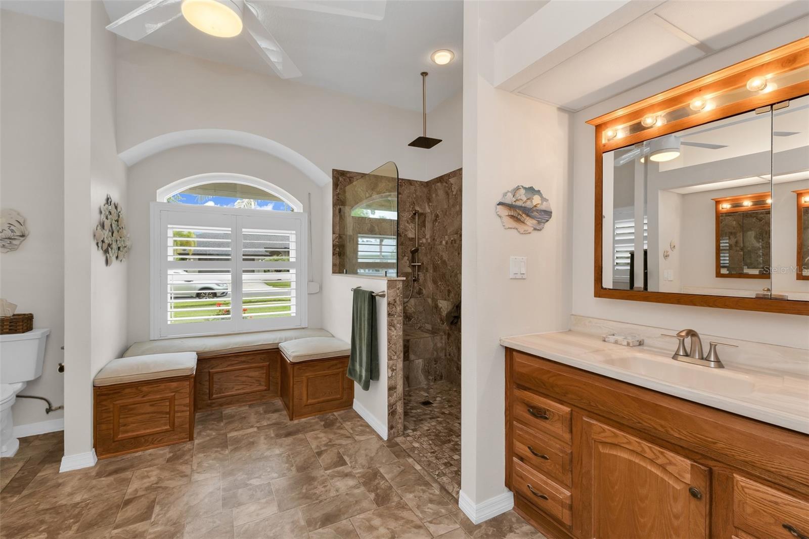 HARBOUR OAKS - Residential