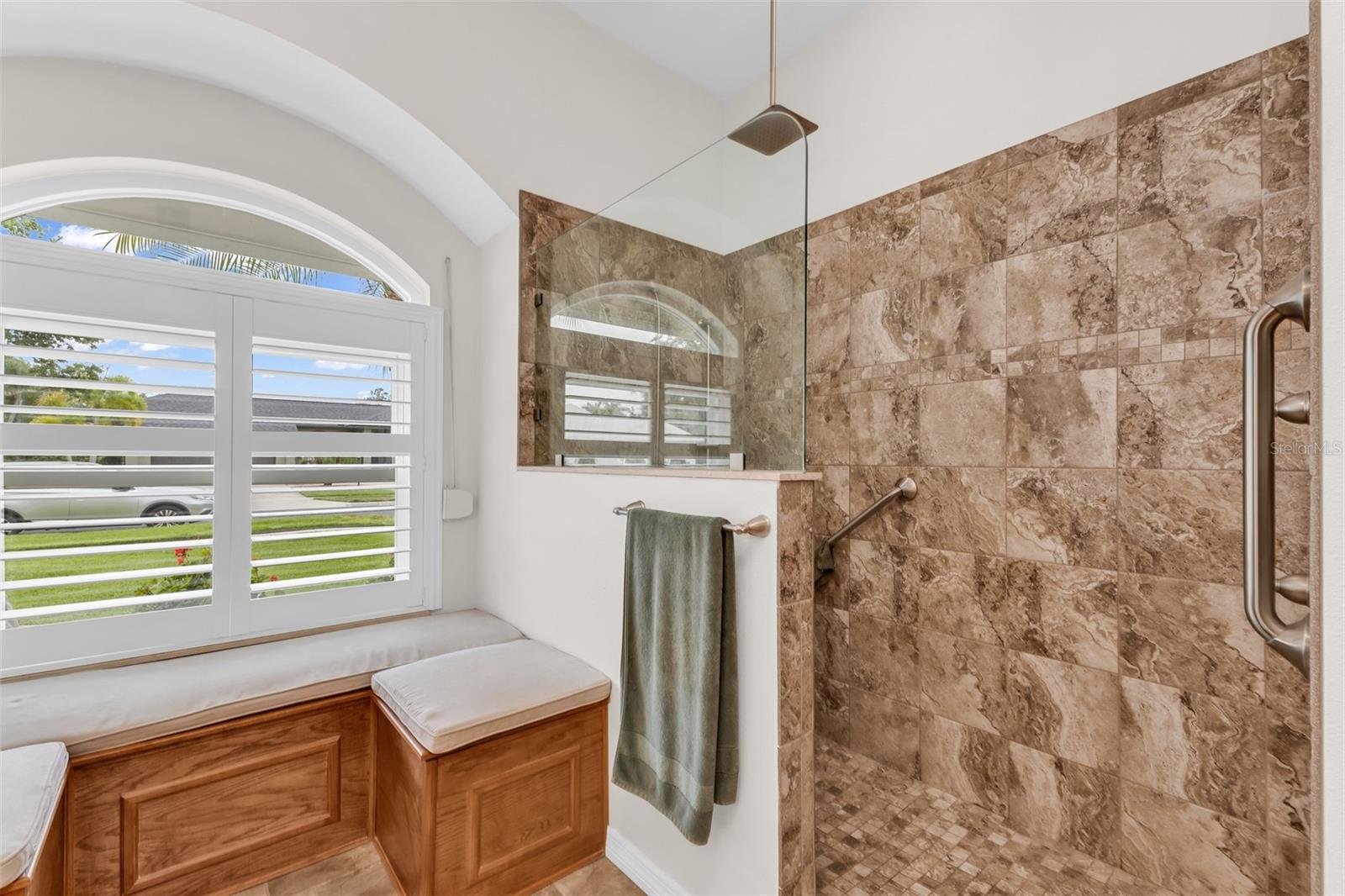 HARBOUR OAKS - Residential