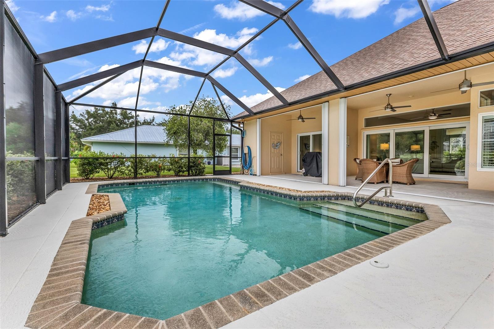HARBOUR OAKS - Residential