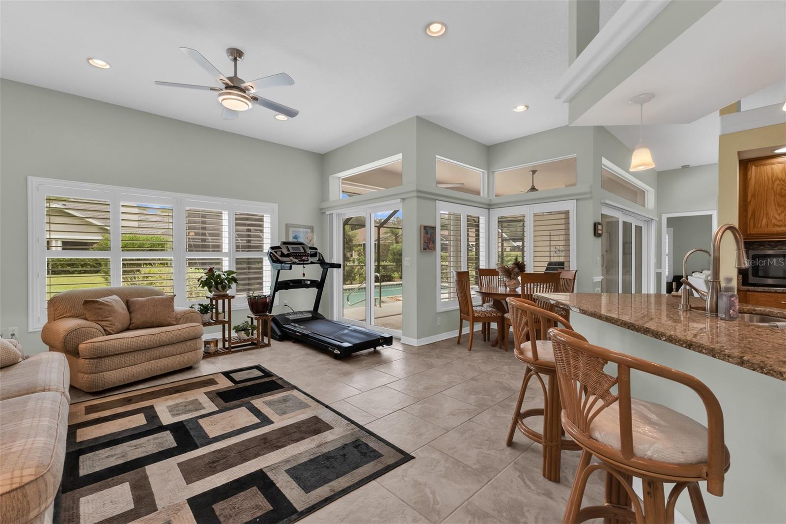 HARBOUR OAKS - Residential