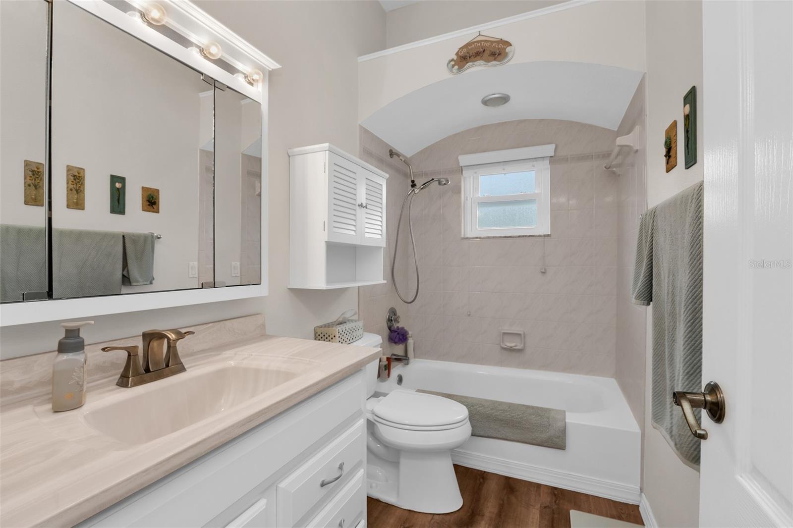 HARBOUR OAKS - Residential