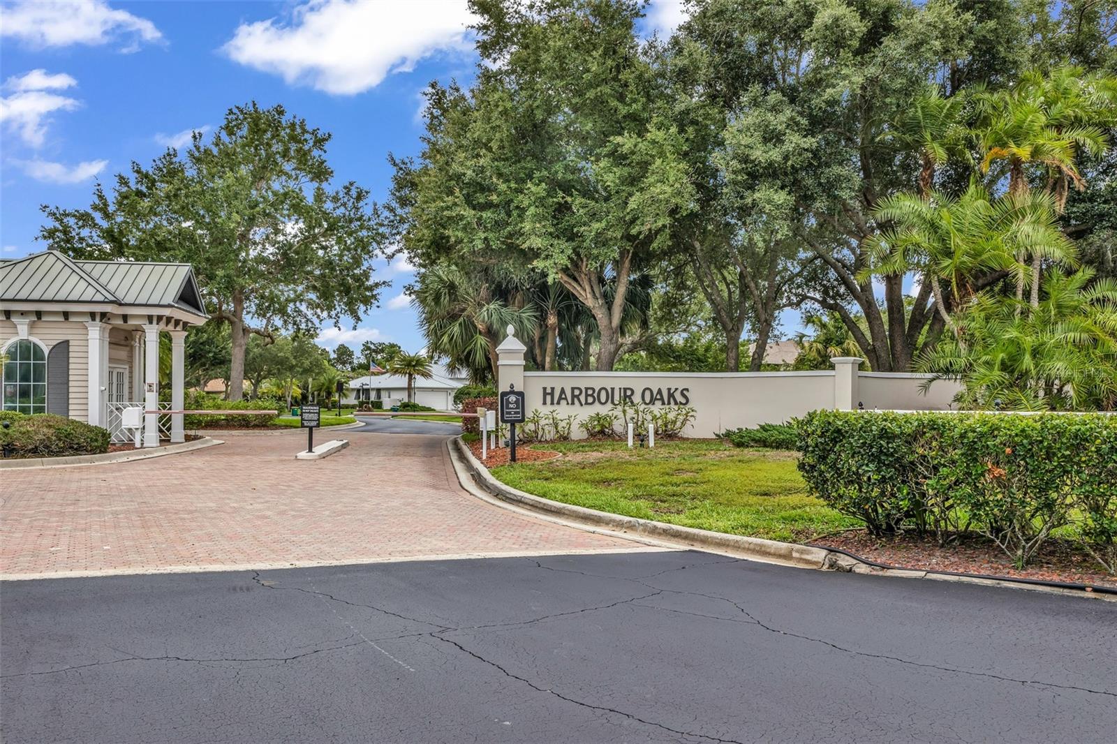 HARBOUR OAKS - Residential