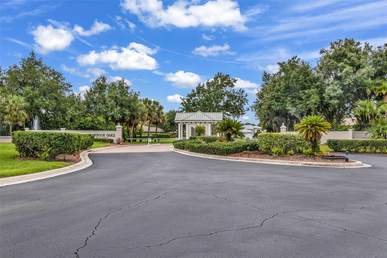 HARBOUR OAKS - Residential