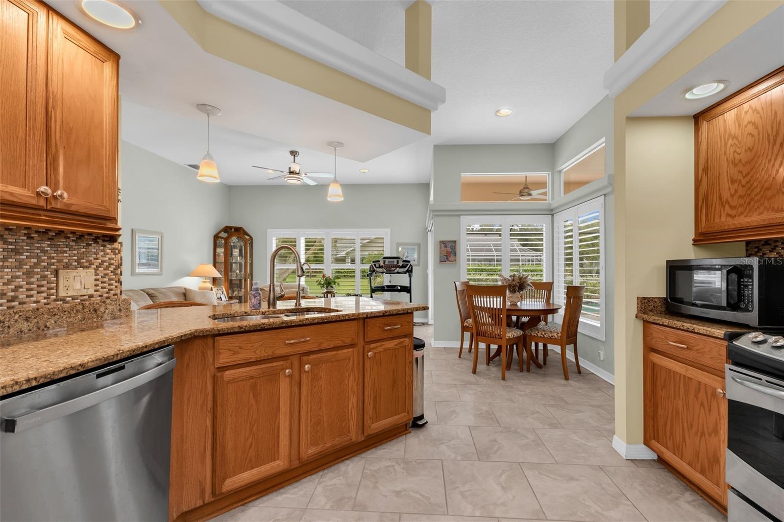 HARBOUR OAKS - Residential