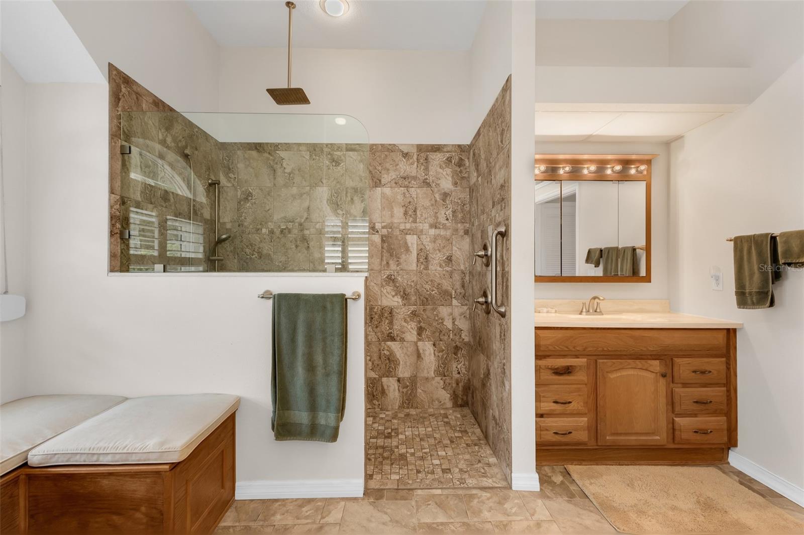 HARBOUR OAKS - Residential