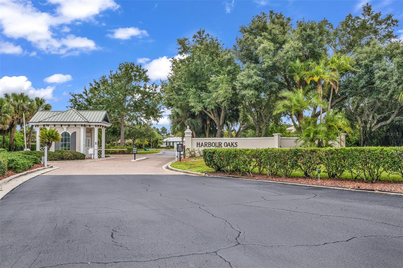 HARBOUR OAKS - Residential